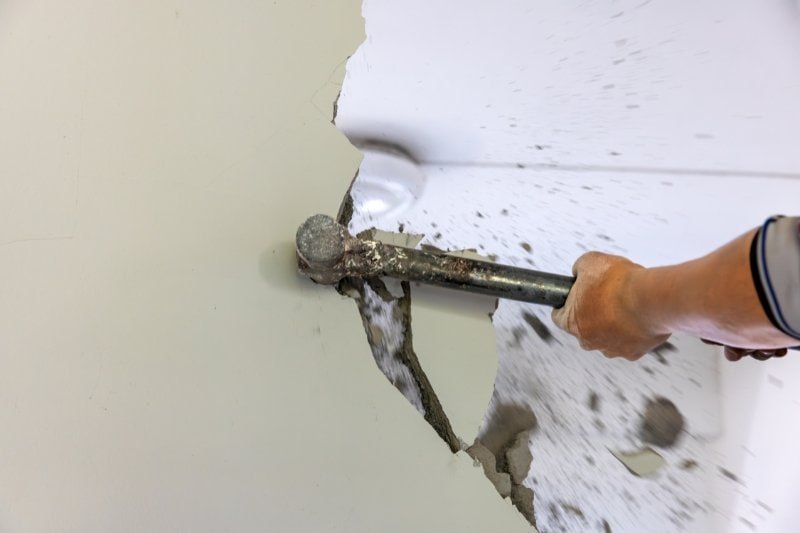 Ventajas de las demoliciones manuales frente a las mecánicas